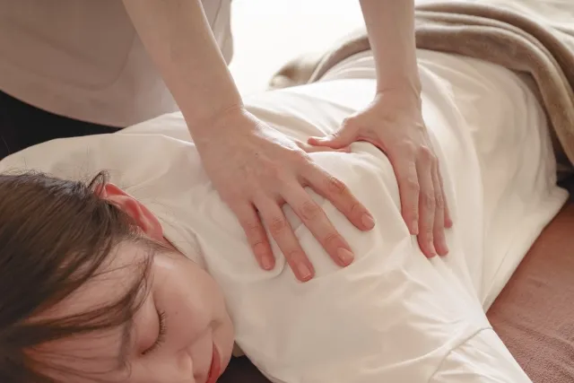 川口市の当院の特徴である「気功天揉み整体」